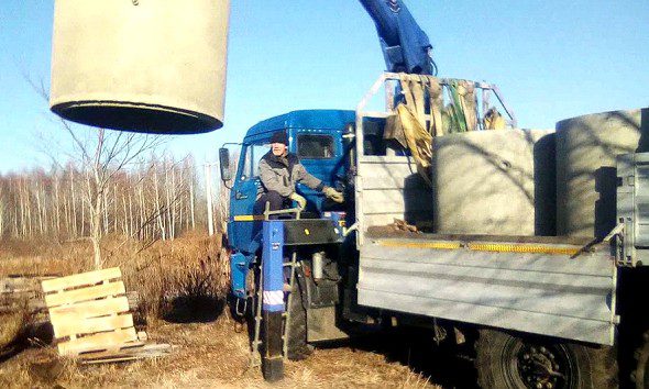 Доставка и разгрузка септиков и жби колец манипулятором